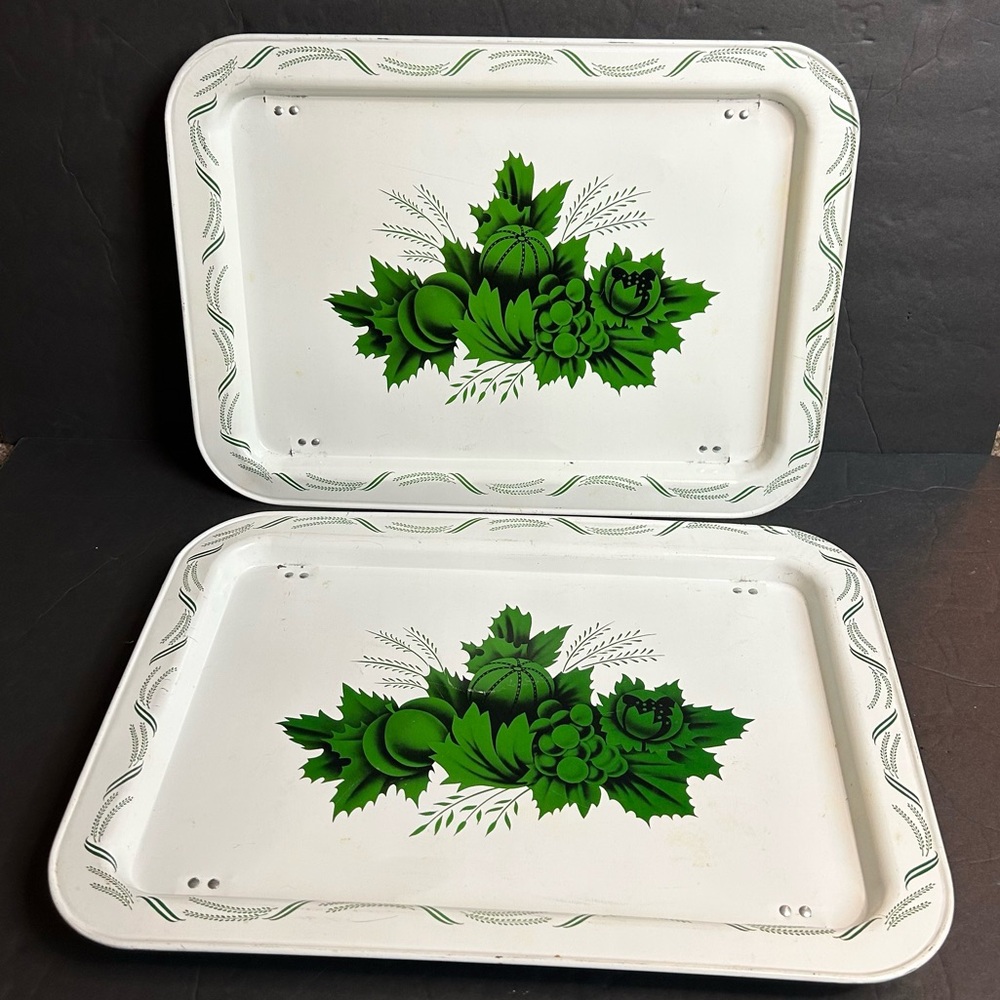 Vintage Set of 2 Metal TV Lap Bed Tray w/Folding Legs Green Pumpkin Leaf MCM.